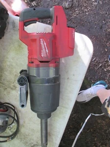 Milwaukee 2869-20 M18 COMBUSTIBLE 1" D-Mango Ext. Llave de impacto de alto par yunque - Imagen 1 de 6