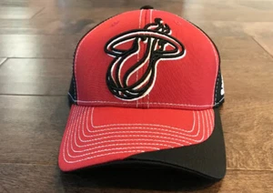 Adidas nero/bordeaux/rosso Miami Heat Flat visiera/cappello/berretto taglia unica - Foto 1 di 3