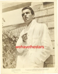 VINTAGE Montgomery Clift BELLO SEXY IN ACCAPPATOIO '48 Ritratto Pubblicitario - Foto 1 di 1