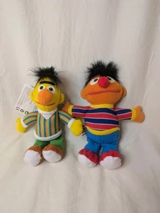 Gorro pequeño de peluche Bert & Ernie de Plaza Sésamo (1997) TYCO co. con etiquetas - Imagen 1 de 8