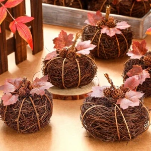 12 Stück Künstliche Weinrebenkugel Kürbisse Ornament Mini Rattan Kürbisse für Sockel - Bild 1 von 6