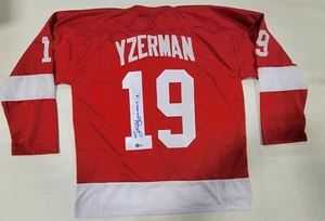 STEVE YZERMAN SIGNED AUTOGRAPHED PRO STYLE CUSTOM XL JERSEY BECKETT QR - Picture 1 of 3
