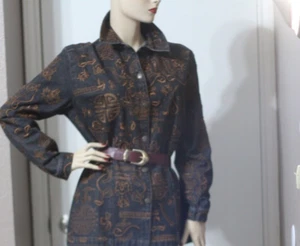 Chico's bestickte Denim Button Down Jacke (frei verstellbarer Vintage Gürtel) - Bild 1 von 11