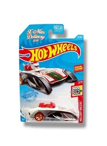 2020 Hot Wheels ROCKIN` SANTA SLED 2/5 HOLIDAY RACERS *ACTION SANTA* - Picture 1 of 8