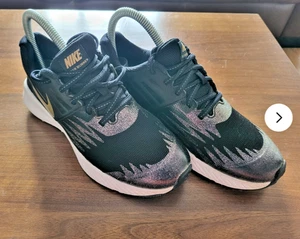 Womens Nike Star Runner Black/Gold UK 3.5 Great Condition Sneakers - Picture 1 of 6