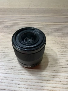 Lente Sony SEL 28 mm F/2 FE - Imagen 1 de 22