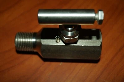 Parker Stainless 1/2 in. NPT Gauge Valve W/Bleeder (V-522SCT) - Image 1 of 4