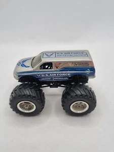 Monster Truck Hot Wheels Monster Jam Fuerza Aérea de Estados Unidos Afterburner escala 1:64 raro - Imagen 1 de 6