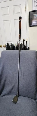 VINTAGE WILSON K-28 PITCHING WEDGE R FLEX W/NEW MIDSIZE GRIP - Image 1 of 4