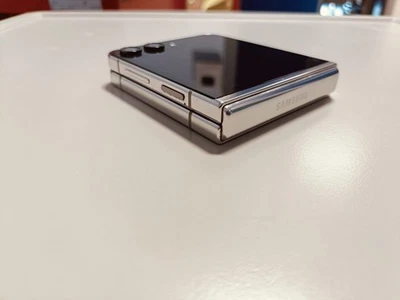 SMARTPHONE SAMSUNG GALAXY Z FLIP5 5G 256 gb - Immagine 1 di 4