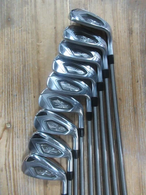 BONITO JUEGO DE PLANCHA TITLEIST T400 5-W, 43, 49, 55 CON FIBRA DE ACERO 110CW GRAFITO RÍGIDO DIESTRO Foto 1 de 4