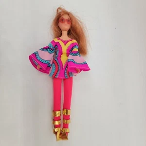 Muñeca lila vintage años 70 flores de roca con zapatos gafas de sol sandalias topper amanecer  - Imagen 1 de 12