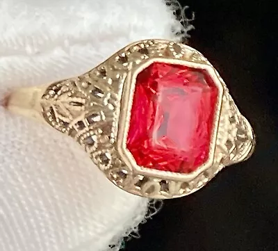 Vintage 14K RGP Gold Filagree Ring Band RED Glass Chipped Corner Size 7.5O 1/30 - Image 1 of 4