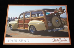 Chrom-Postkarte von Woody Wagon und Vintage Longboards Surfbrettern in Carlsbad, Kalifornien - Bild 1 von 2