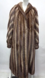 AUSGEZEICHNETER BRAUNER MOSCHUSRATTENPELZMANTEL JACKE DAMEN WOMAN GRÖSSE 6 SMALL - Bild 1 von 1