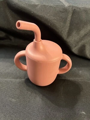 Copo de silicone para crianças com alças para copos de palha sem derramamento  - Imagem 1 de 4