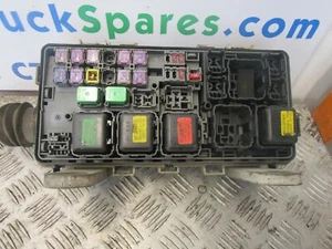 ISUZU N75 4HK1 FUSE BOARD / RELAYS (OUTER) - Picture 1 of 1
