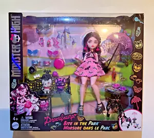 Monster High Draculaura BITE IN THE PARK Modepuppe & Zubehör Spielset Neu im Karton - Bild 1 von 11