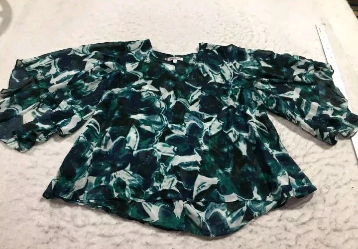 Jennifer Lopez Blouse Women's Medium Green White Angel Sleeve V-Neck Flowy - Image 1 of 4