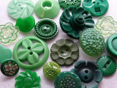 IMPRESIONANTE VERDE VINTAGE Y BOTONES NUEVOS Casen Flor Perforada Vidrio Checo + Foto 1 de 2