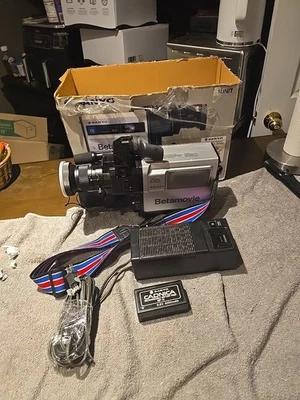 Sanyo Betamovie VRC 100 Video Recorder Movie Camera UNTESTED - Image 1 of 4