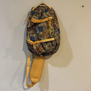 Bandolera Patagonia Atom Sling 8L - Caminata Cañón/Azafrán (CHSN) Rara - Imagen 1 de 6