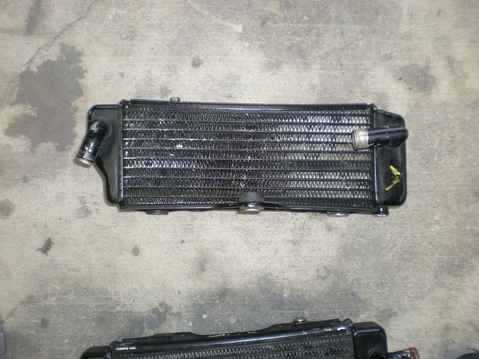 Radiador izquierdo Yamaha YZ 400 F YZ400 YZ400F 1999 Foto 1 de 1