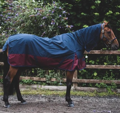 600D Lightweight Turnout Horse Rug Water Resistant Combo Full Neck Navy/Burgundy - Image 1 of 4