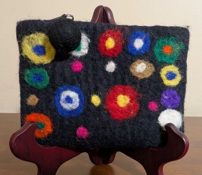 Bolso de Maquillaje Cartera Monedero Lunares Negros Cierre Cremallera Fieltro Lana Pequeño Hecho a Mano Foto 1 de 4
