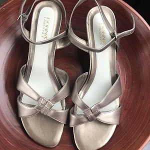 Donna Lawrence Ivory Strappy Open Toe Slingback Sandals Chunky Heel Size 11M - Picture 1 of 4