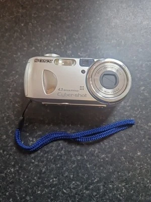Sony Cyber-shot DSC-P73 4.1MP Digital Camera - Silver. Spares Or Repair  - Image 1 of 4