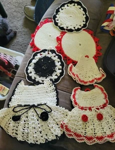 Vintage Set of 7 Hand Crocheted Potholders Hot Pads Trivets Dresses Nice - Picture 1 of 4