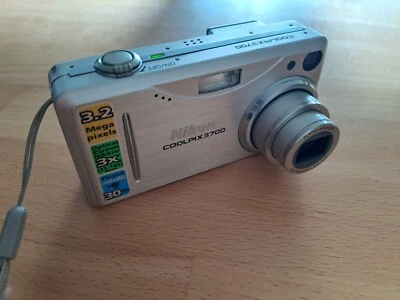 Kamera Nikon Coolpix E 3700 Silber Digital 3,2 MP 3x Zoom teildefekt 256MB Karte - Bild 1 von 4
