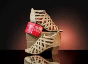 Dexflex Sandal Comfort Shoes Color Cream Women's Size 6 Strappy - Picture 1 of 6