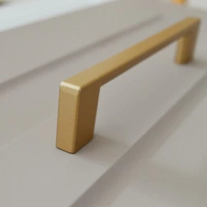 Möbelgriffe Küchengriff Schrankgriffe Modern Griffe MATT GOLD Farbe BA 128mm - Picture 1 of 4
