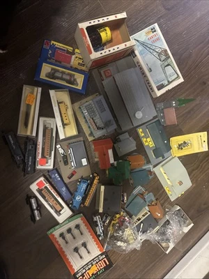 N Gauge Trains Houses Assorted - Image 1 of 4