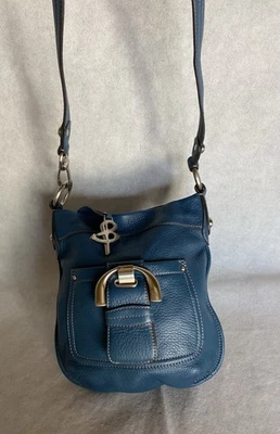 B. MAKOWSKY Bolso Bandolera Cartera Cuero Guijarro Teal Oscuro Hobo Hebilla Acento NUEVO Foto 1 de 4