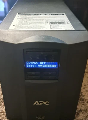 APC Smart-UPS SMT1000i LCD Line Interactive 1000VA Tower 230V 8x IEC C13 Outlets - Image 1 of 4