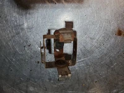 De colección Usado OEM Honda CT70 K0 Soporte de Caja de Batería con Gomas de Montaje 50325-098-000 Foto 1 de 4