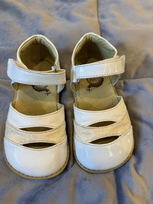 Livie & Luca White Mary Janes Hook  loop GIRLS 8 Shoes Glitter Accent - Image 1 of 4