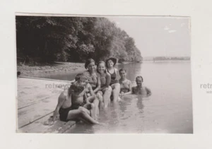 Menschen Junge Männer Frauen Strand Alltag Antik Alt Schnappschuss Ausgefalle... - Bild 1 von 7