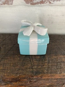 Tiffany & Co blau und weiß Schmuckschatulle Ring Box 2" Schleife Deckel Feier LESEN - Bild 1 von 12