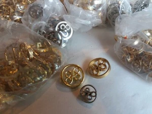 Knöpfe Konvolut über 300 Stück gold silber 12-26mm Kunststoff Mittelalter LARP - Bild 1 von 8