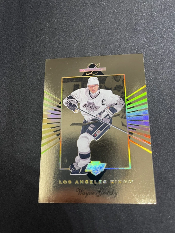 1994-95 Leaf Limited Gold #7 Wayne Gretzky /2500 - Image 1 of 2