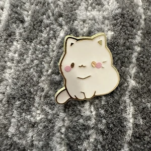 White Cat Enamel Pin Kitten Cute Brooch Cheeks Backpack Hat Lapel Cat Lady Gift - Picture 1 of 5