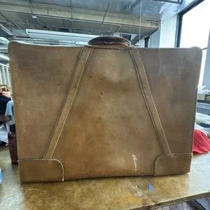 Vintage Towne USA Leather Luggage Suitcase Linen Lined Leather 24 18 7 - Picture 1 of 12