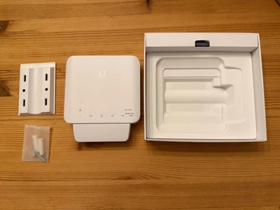 Ubiquiti Networks Unifi 5-Port Gigabit Switch USW-Flex - Image 1 of 2