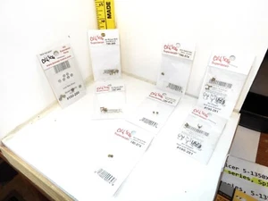 LOTE DE 8 PIEZAS DETALLES MODELO TREN HO ESCALA GATO 190-574 190-281 190-825 190-289 - Imagen 1 de 8