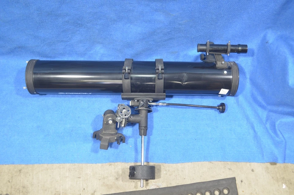 ORION SPACE PROBE 4.5 EQ EQUATORIAL REFLECTOR TELESCOPE AS PICTURED - Image 1 of 4