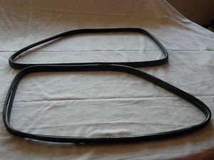 FORD ESCORT MK2 REAR QUARTER RUBBER SEALS.(2 DOOR)FIXED REAR SIDE WINDOW SEALS. - Picture 1 of 1
